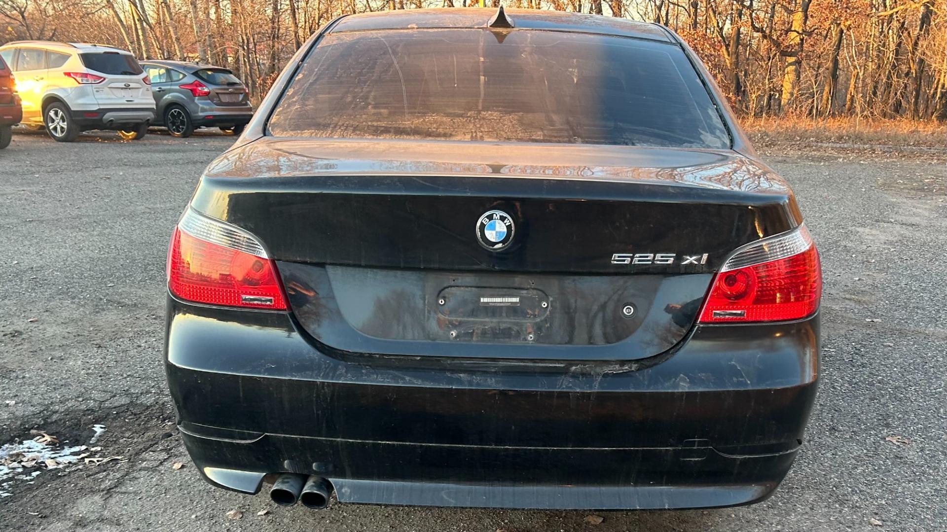 2007 Black BMW 5-Series 525xi (WBANF33547C) with an 3.0L L6 DOHC 24V engine, located at 17255 hwy 65 NE, Ham Lake, MN, 55304, 0.000000, 0.000000 - Photo#5